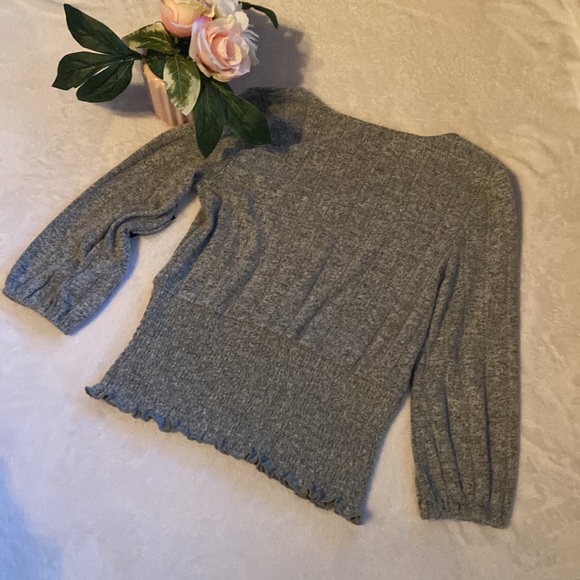 Cute Almost Famous NWT Gray Top Size Small - Picture 6 of 9